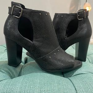 Simply Vera Heels